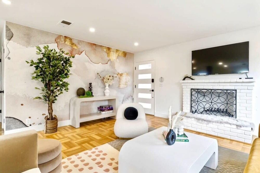 @ Marbella Lane - Stylish 4BR w/ Revitalizing View