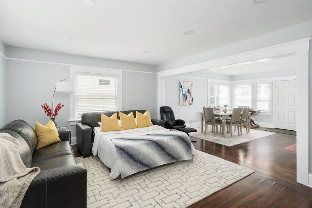 Bankers Hill Bliss Chic Roomy Home Near Airport view 5