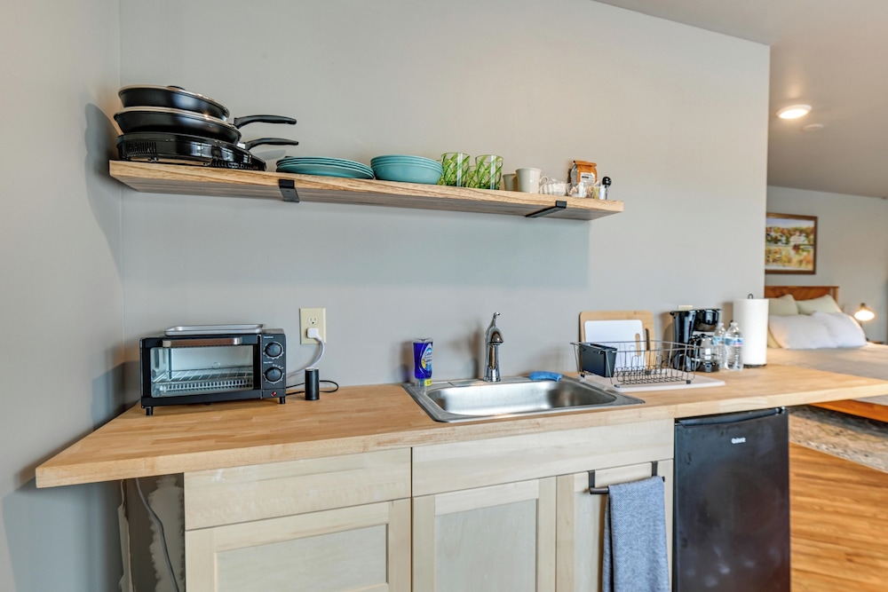 Cozy Meredith Studio Near Lakes & Downtown