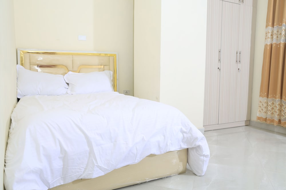 PrimeNest - 3 bedroom Apartment