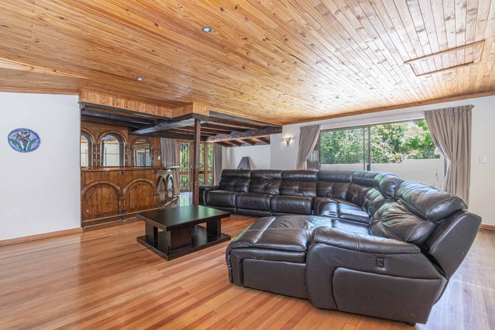 Super Spacious Fun Home! With Pool, Den and Bar