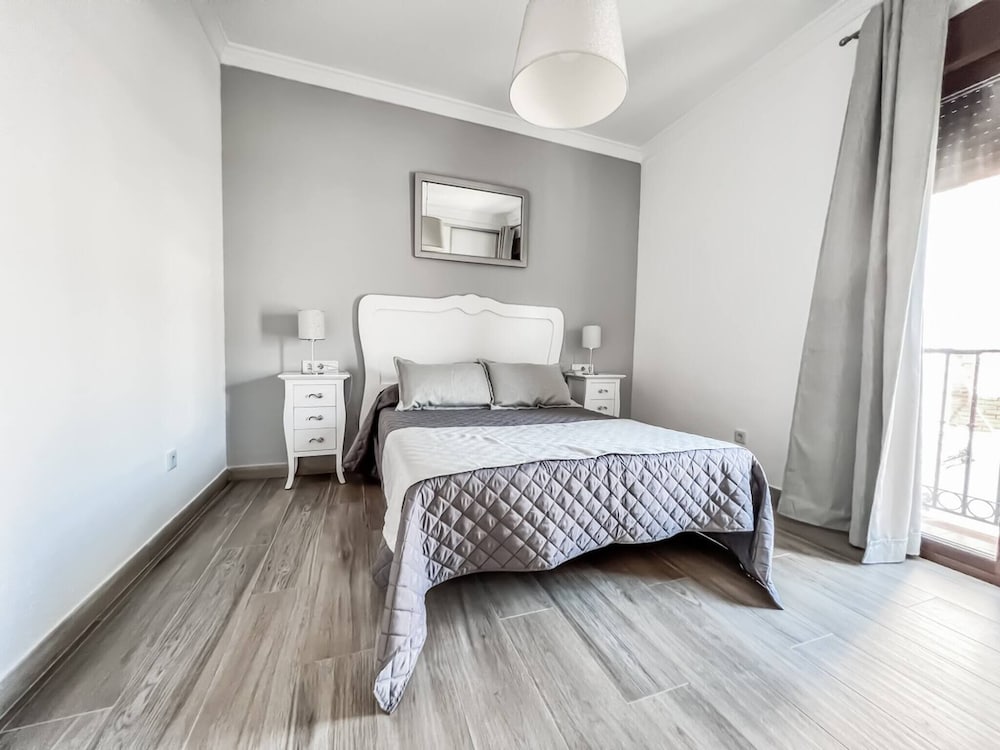 Cd-1382 Two Bedroom Apartment With Terrace