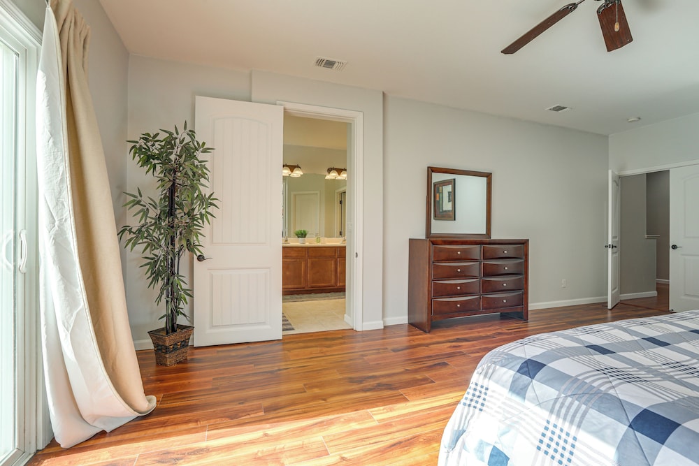 7 Mi to Dtwn: Home w/ Fenced Yard in Roseville!