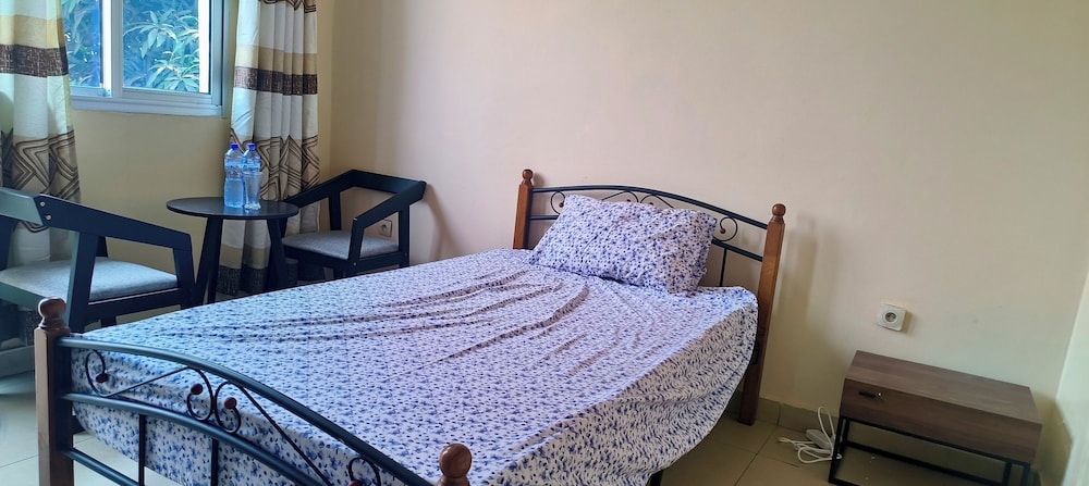 Serene 5-bedroom Apartment in Kinshasa's 10ème Rue Limete-résidentiel