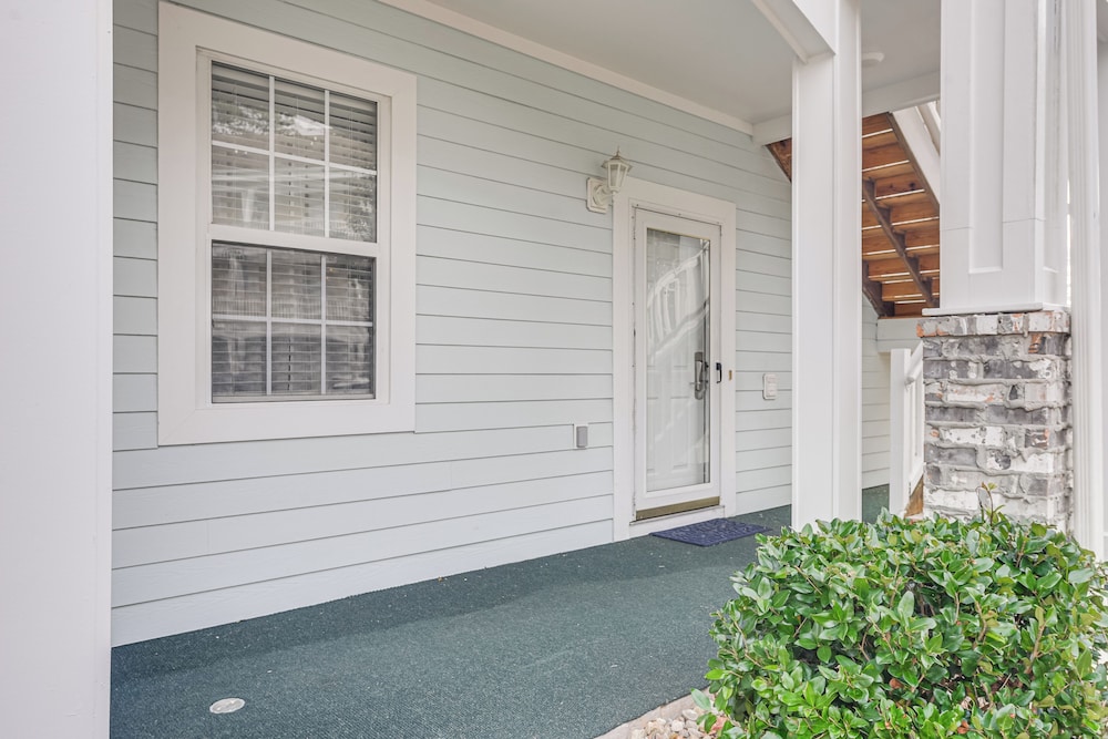 2 Mi to Broadway at the Beach: Condo w/ Pool!