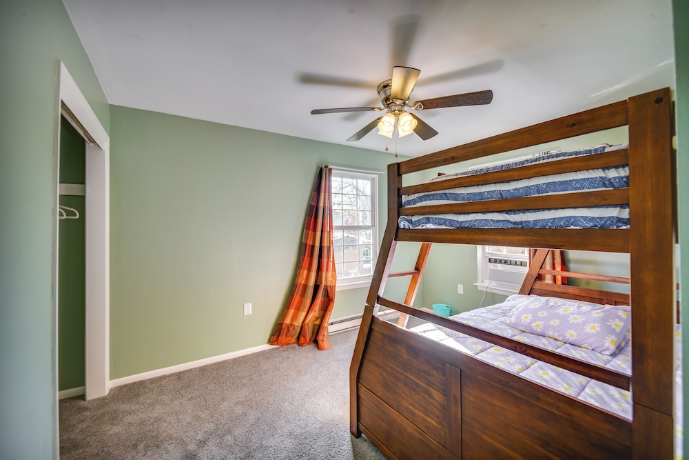 < 1 Mi to Beach! Quaint Norfolk Duplex w/ Yard