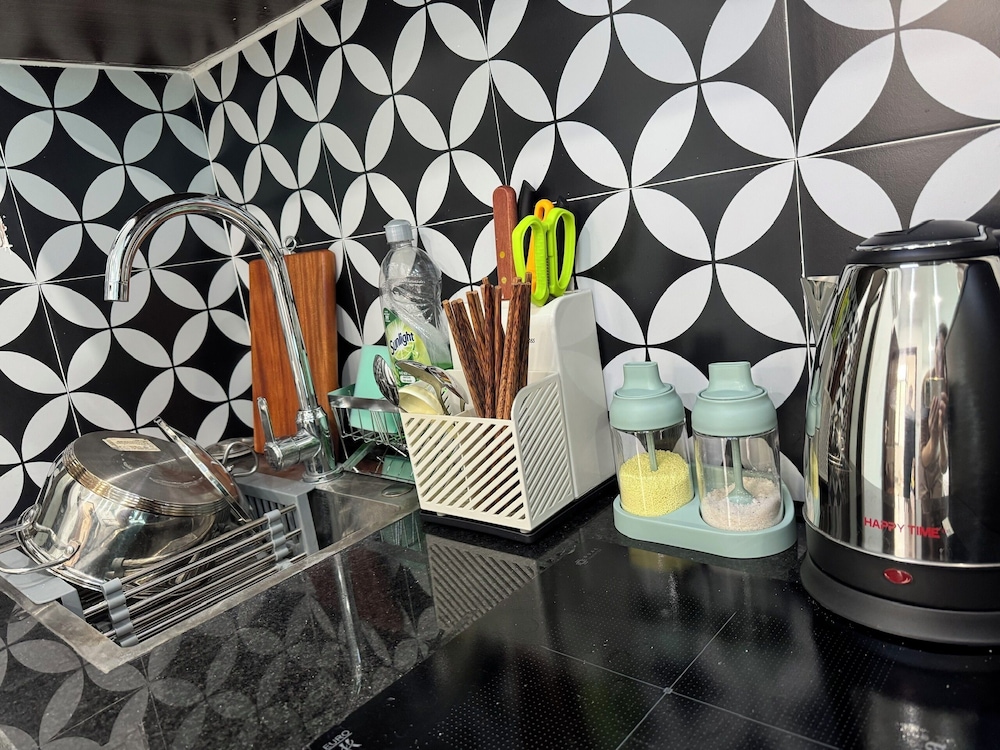 Ly Apartment & Home