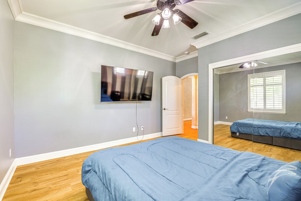 5 Mi to Dtwn Modesto: Family Home w/ Patio!