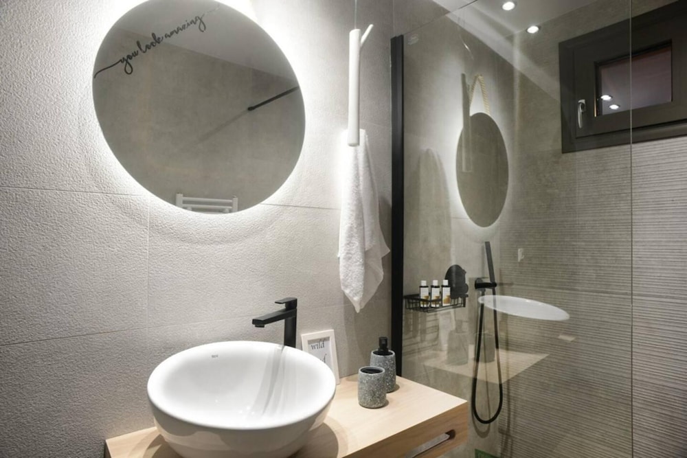 Damona 2BR Luxury Home With Garden view 4