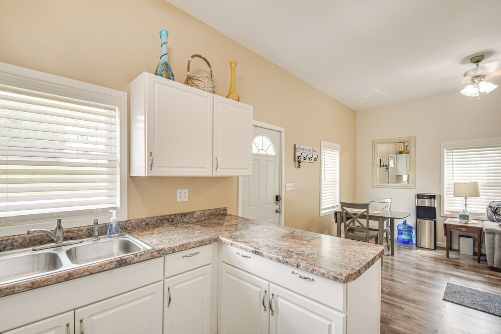 Mississippi River Retreat w/ Views: Walk to Water