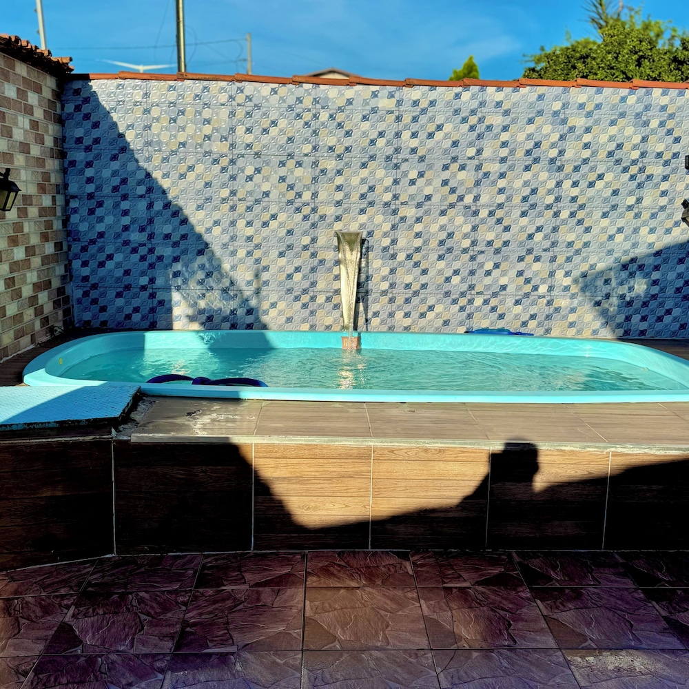 Casa com piscina espaçosa