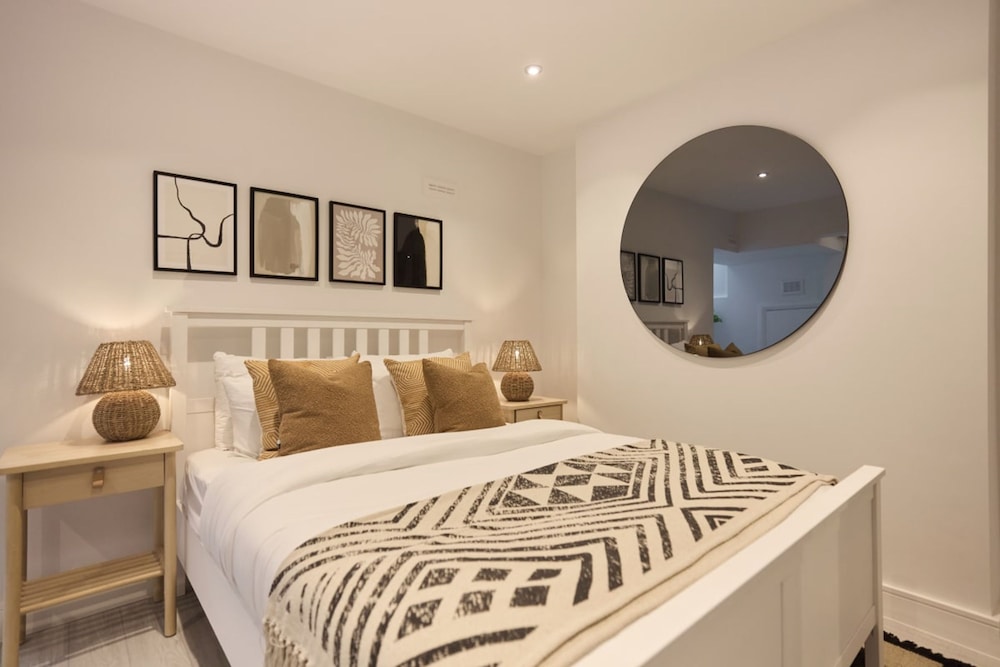The Kingswood Place - Modern 2bdr With Terrace