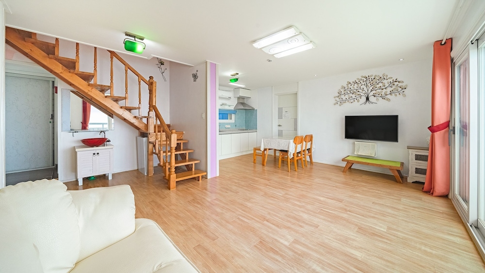 Namhae Montmartre Pension