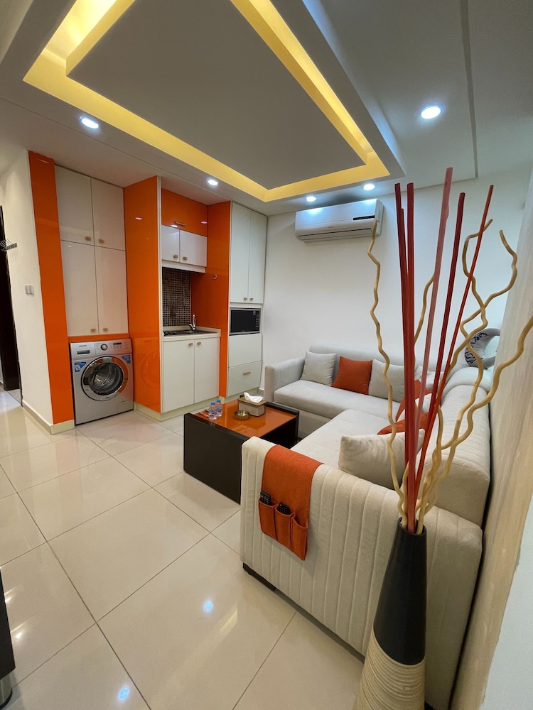 Al-burj Apart at 7th Circle 208