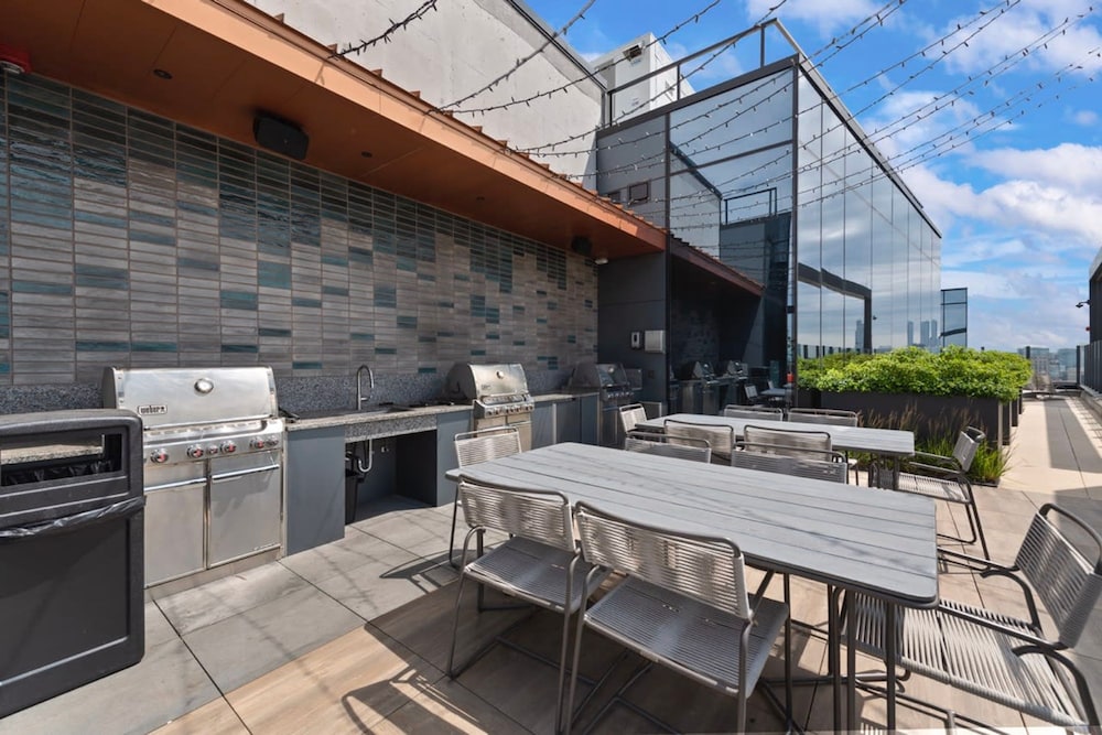 Fulton Market Penthouse 4BR Family Fun Views