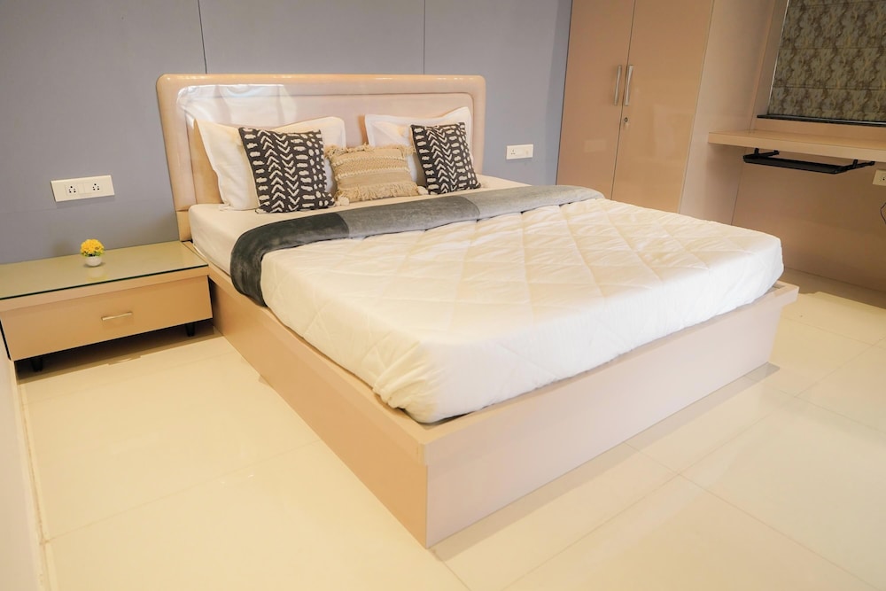 Aurelia Apartment By Red Olive 4bhk 30min Hitech