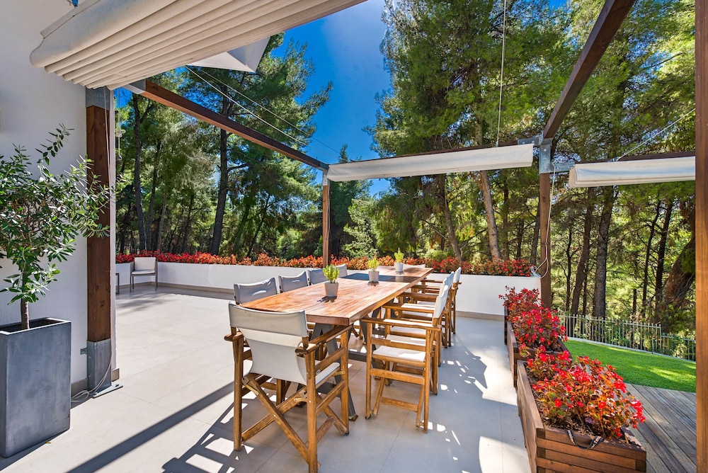 The White Villa At Sani