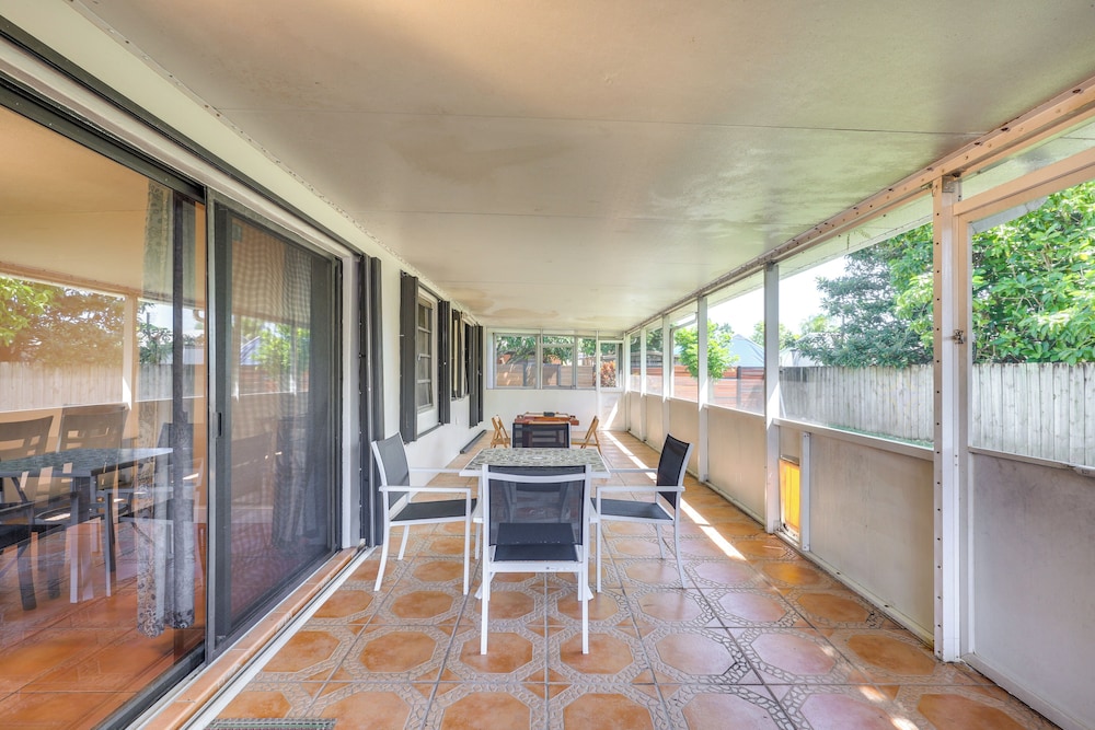 Pet-friendly Home w/ Yard ~ 3 Mi to Zoo Miami!