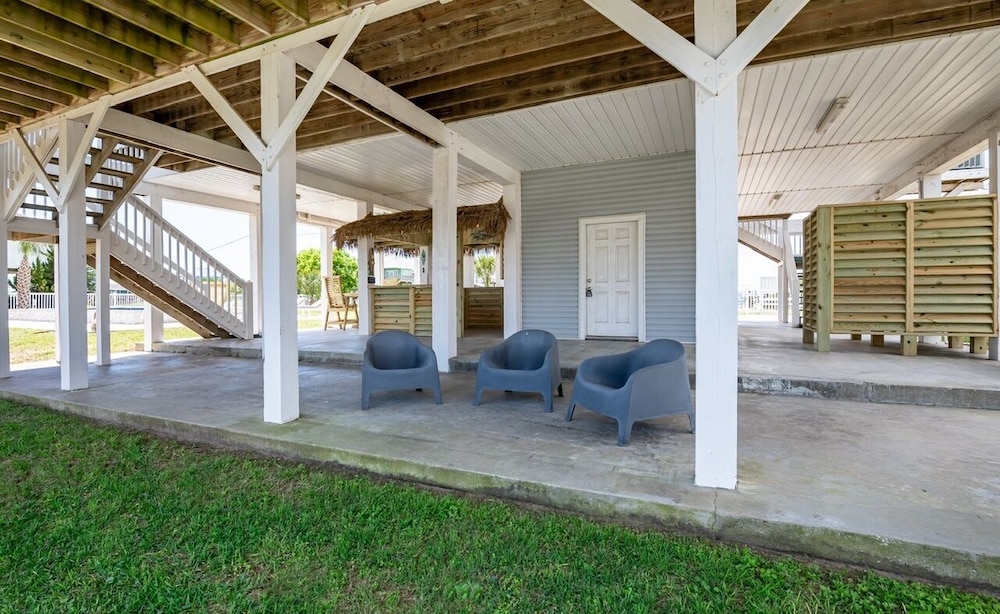 Bolivar Slam 3 Bedroom Home by RedAwning