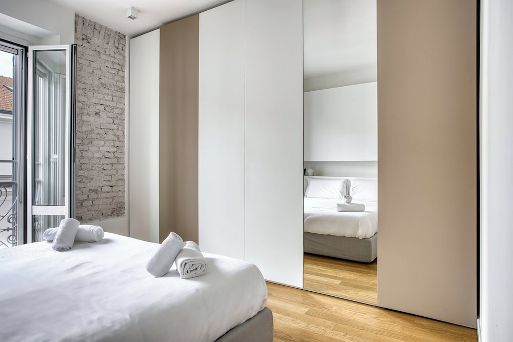 Modern Flat Near Historic Castle