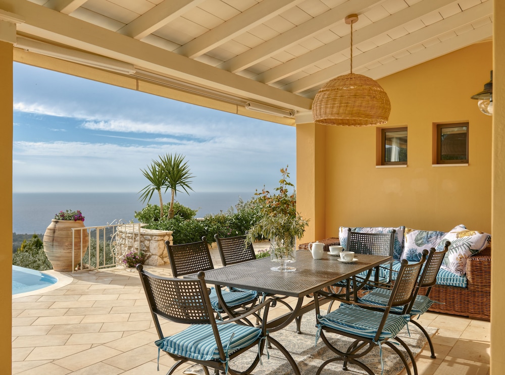 Art Blue Villas