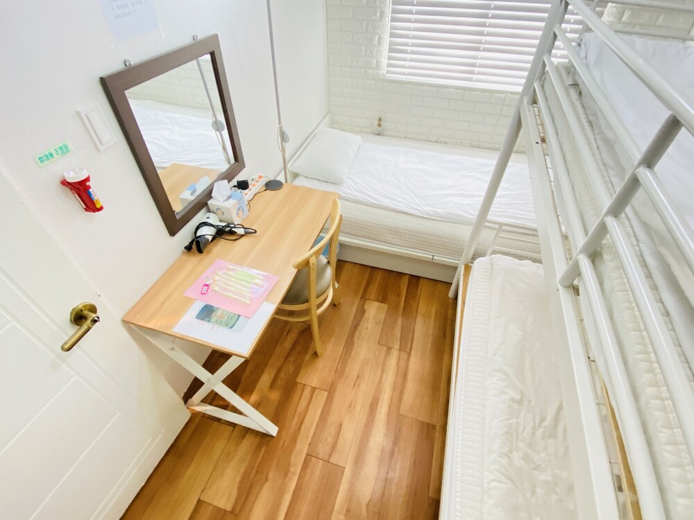 Aroha Guest House