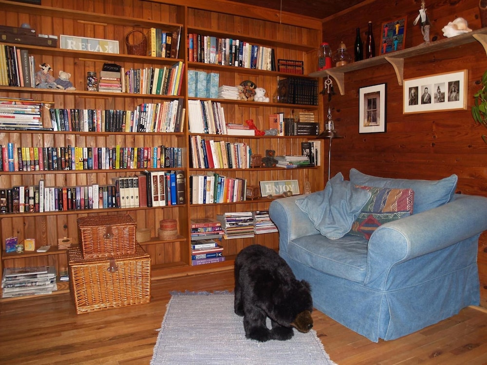 Henson Cove Place B&B with Cabin
