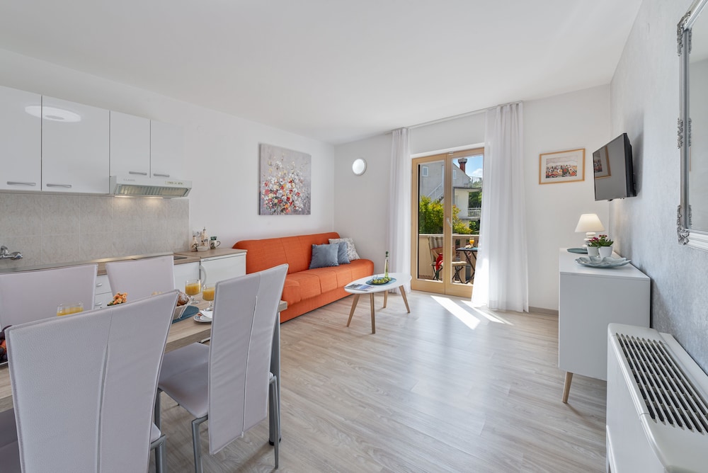 Cina Apartments