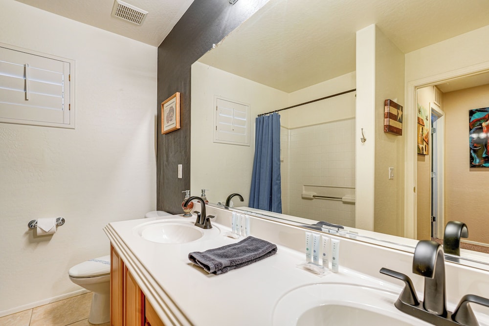 Spacious Family Oasis in Cave Creek!