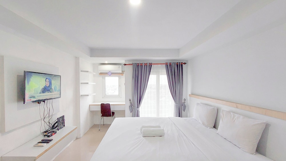 Relaxing Studio Apartment at Mansyur Residence