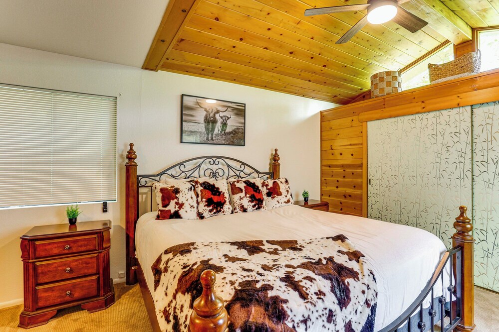 Scenic Riverfront Escape w/ Sauna in Junction City