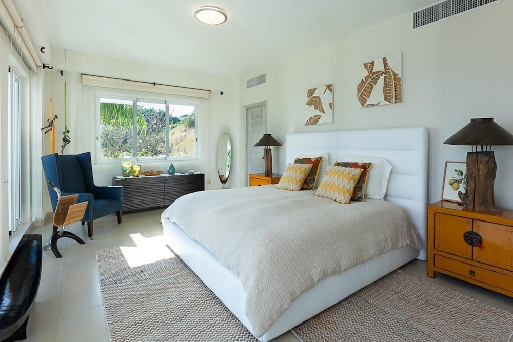 The Beach-front Condo by Acomodo Long Stay Only
