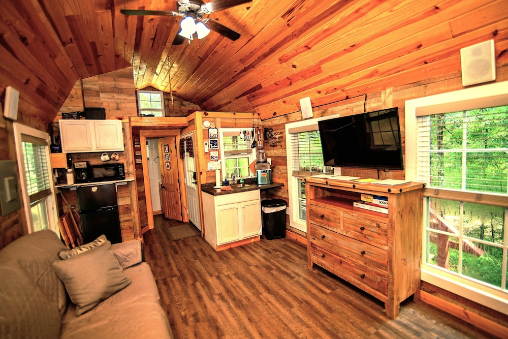Americana Cabin