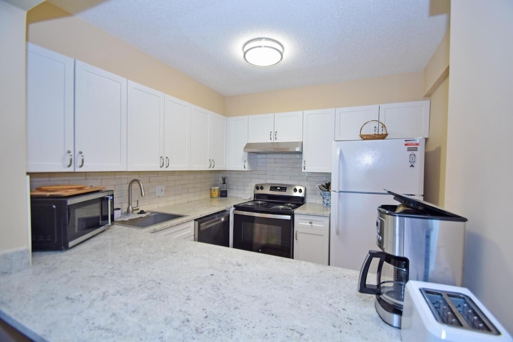 Braemar 503N 2 Br condo by RedAwning