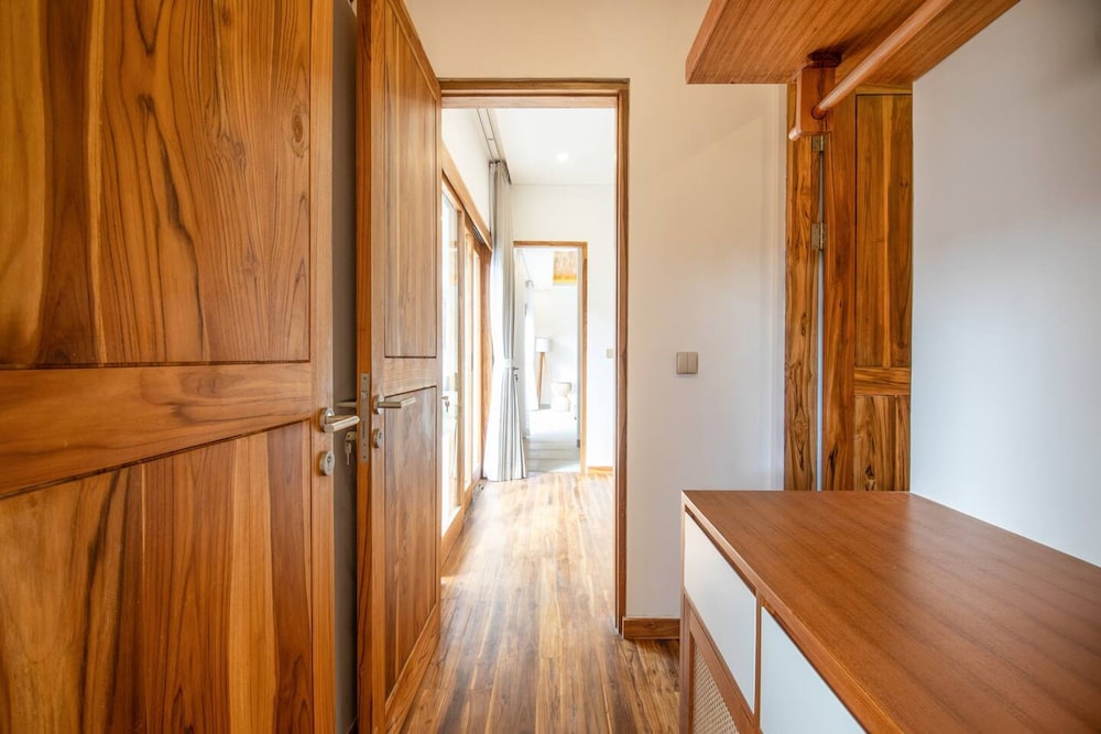Breeze Opulent 6 BR in With Ocean View 5 Mins to Savaya