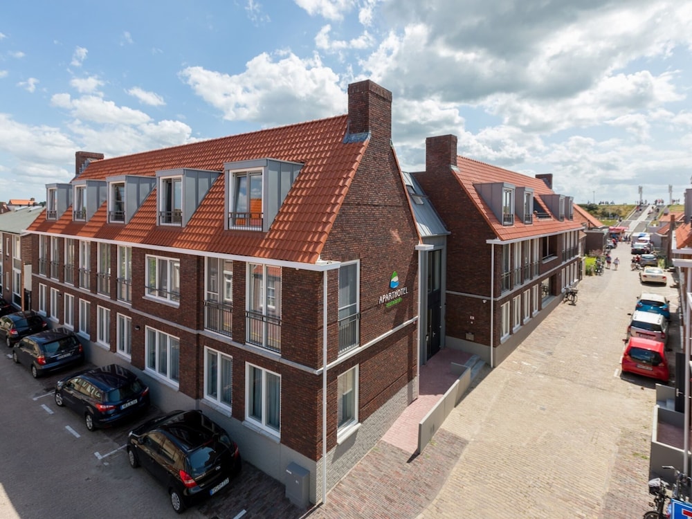 Luxury 6-person Apartment Near Zoutelande Beach