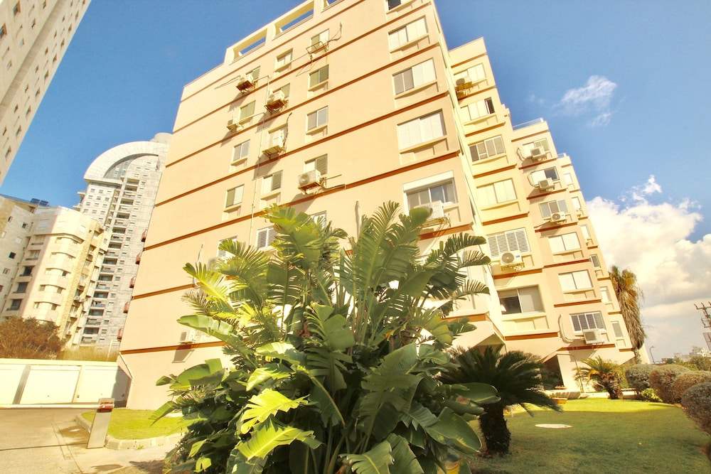 Royal Lea Apartments