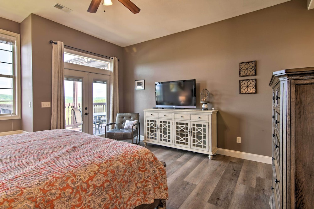 Branson Vacations - Luxe Branson Retreat w/ Mtn Views  Pool Access! - Property Image 1