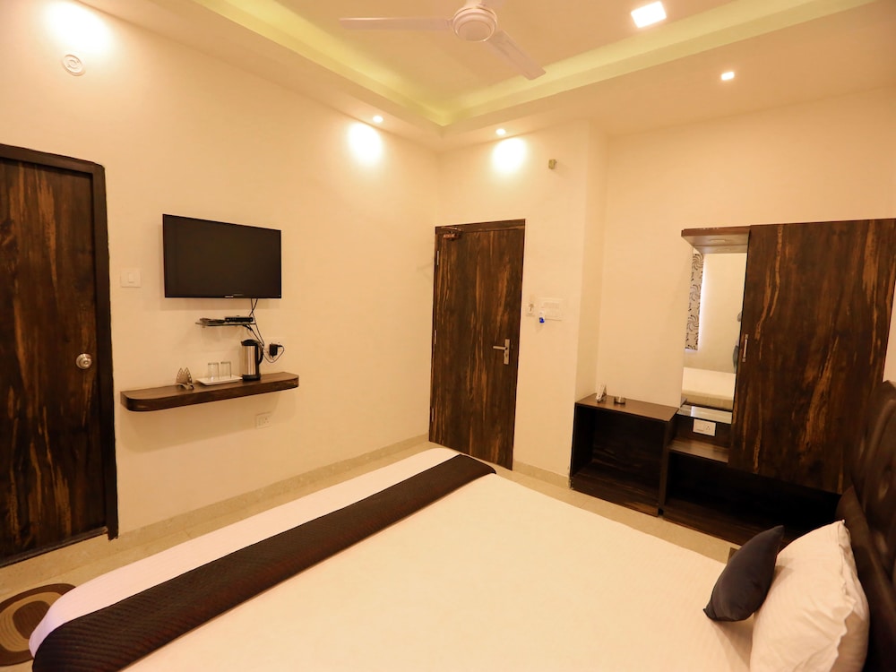 OYO Rooms 158 Gomti Nagar Kathota Jheel