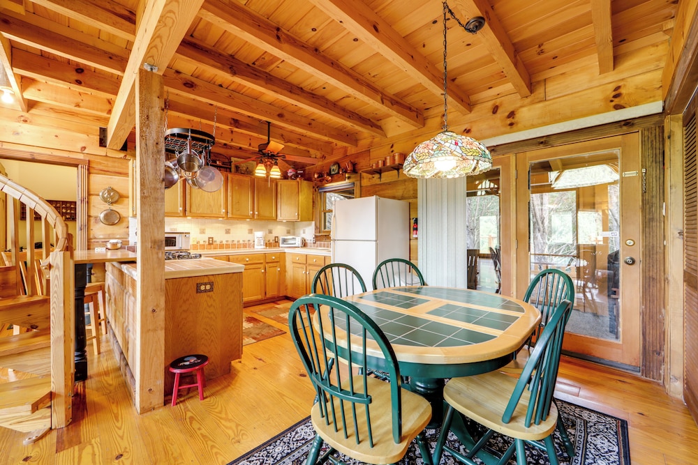 Panoramic Mountain Views & Decks: Franklin Cabin!