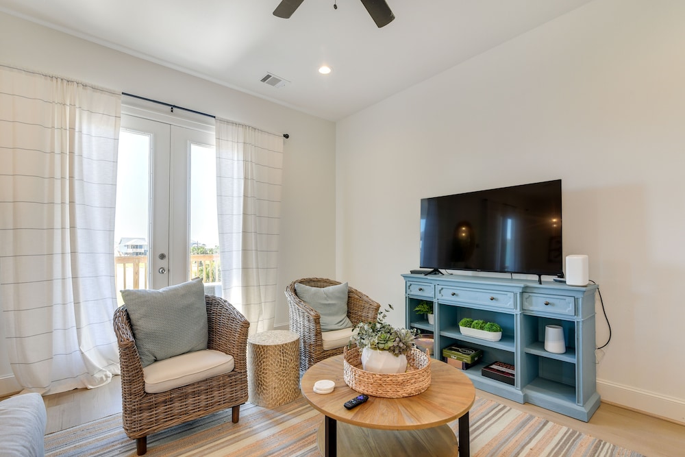 Near Terramar Beach: Home w/ Patio in Galveston