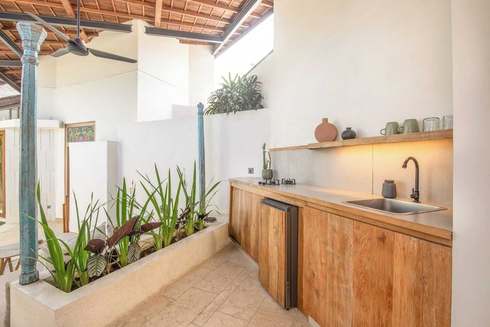 Opulent 1-br Villa Just 800m From Canggu Beach