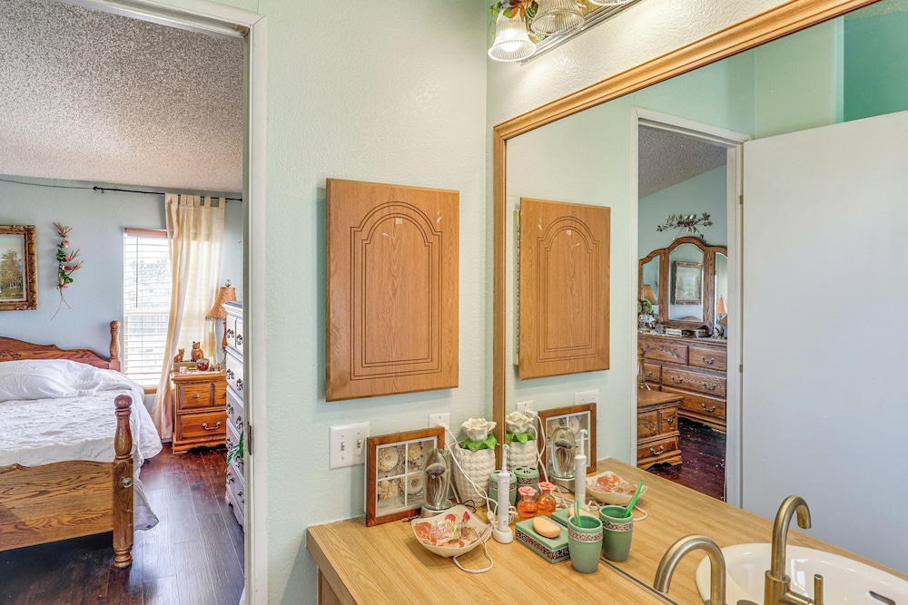 Quiet Dolan Springs Home w/ Patio, Mountain Views!