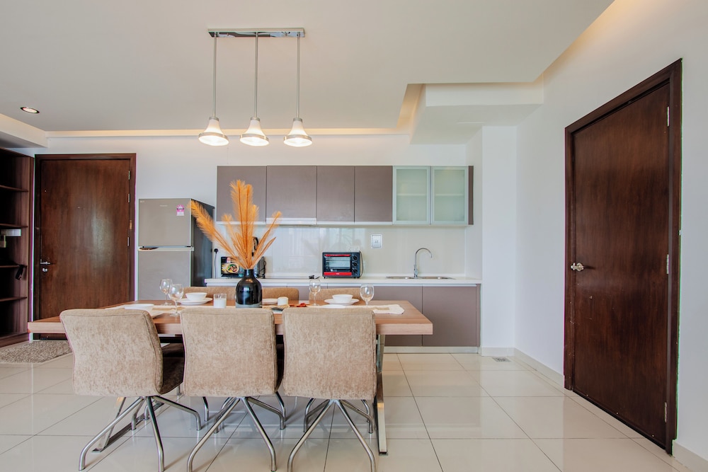 NaiBnB @ Regalia Residence