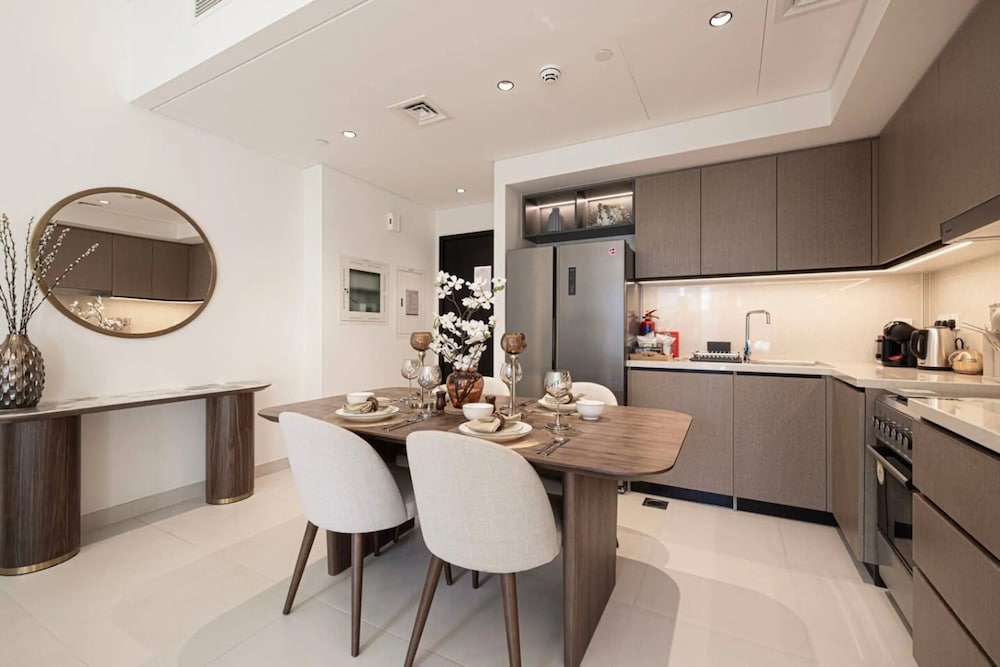 Burj Crown Lux Apartment by Dubai Mall
