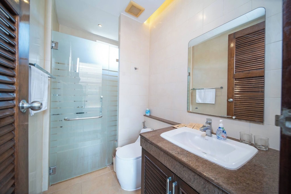 Spacious Private 4 BR Villa With a Working Office