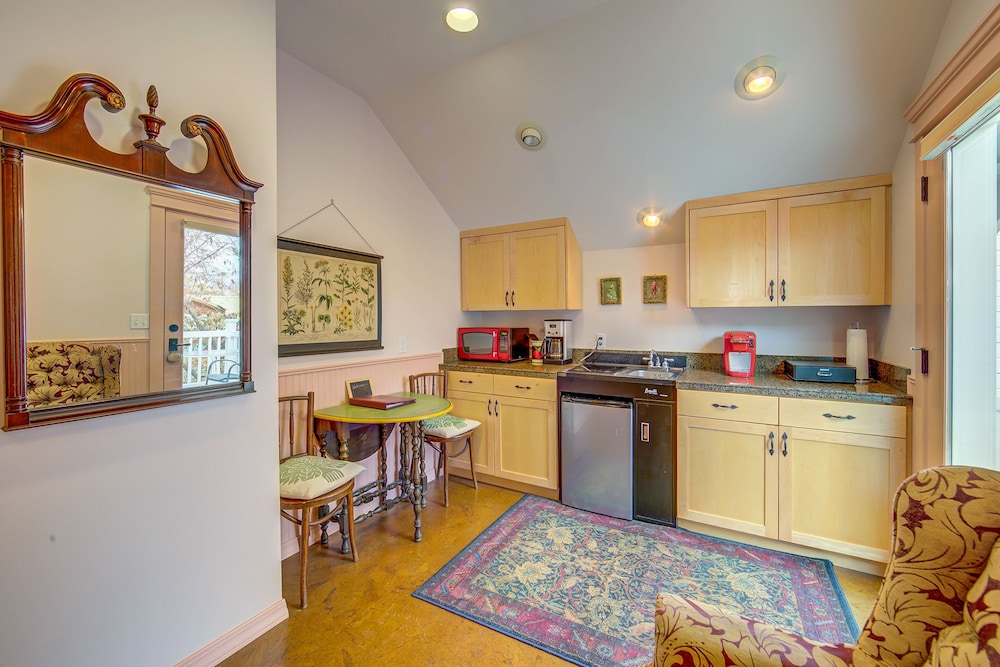 Ashland Vacations - Carlisle Garden Suites - Property Image 45