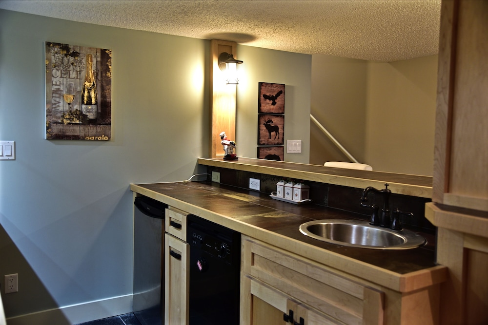 Calgary Cozy Home