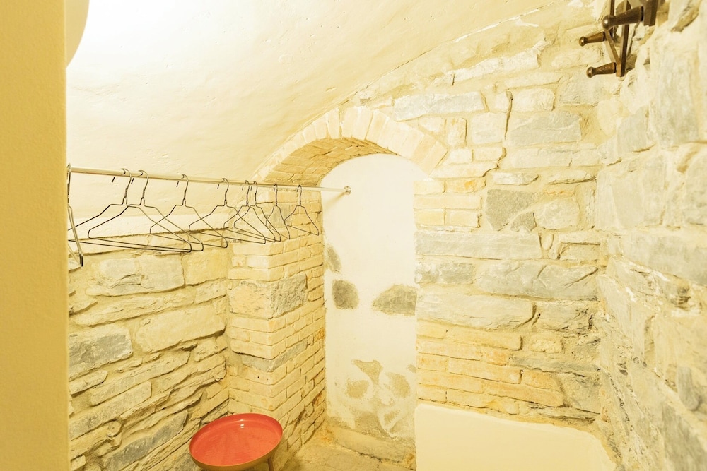 Romantic Escape City Centre With Jacuzzi & Parking by Rent all Como