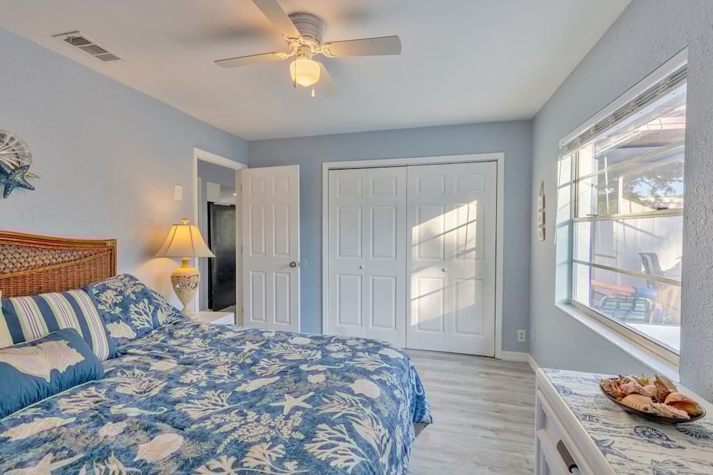 Royal Blue Downtown-gulfport-heated Pool